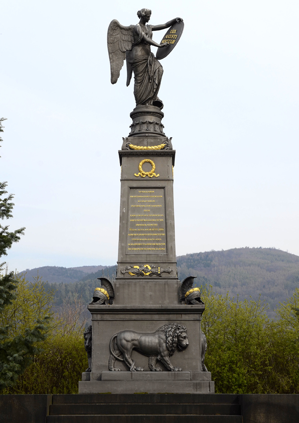 Ruský pomník u Přestanova z let 1835-37 (foto J. Preclík)
